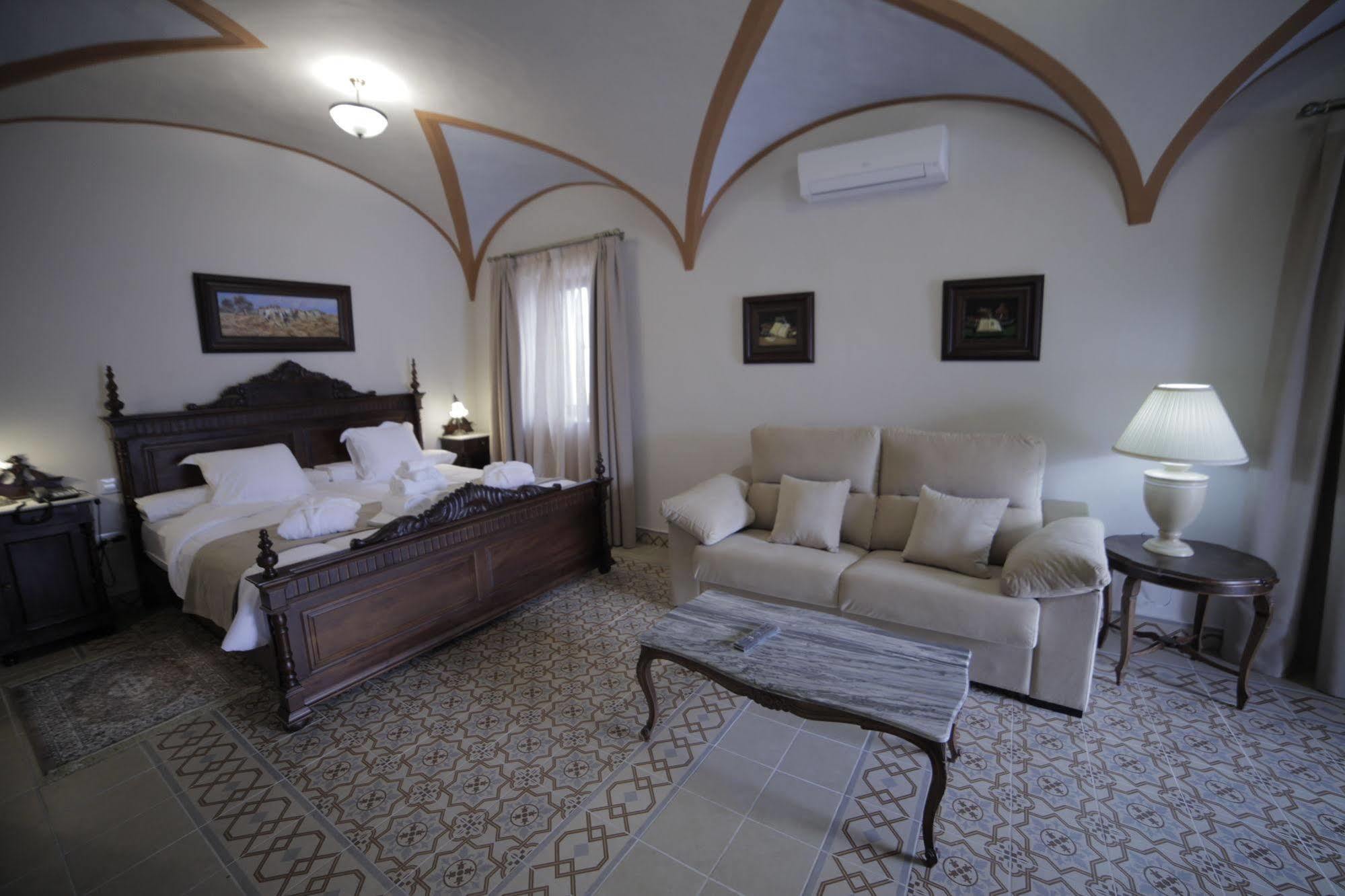 Hotel La Giralda Burguillos Del Cerro Dış mekan fotoğraf