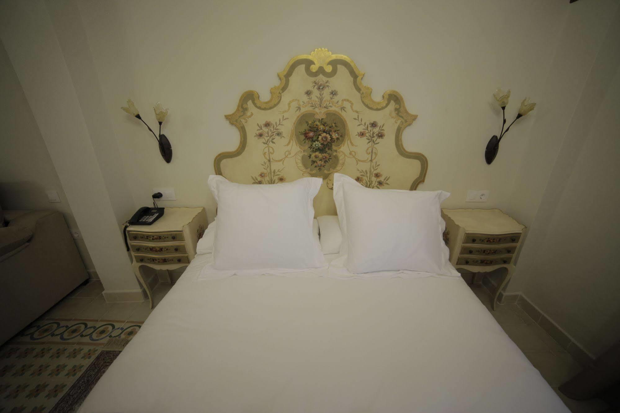 Hotel La Giralda Burguillos Del Cerro Dış mekan fotoğraf