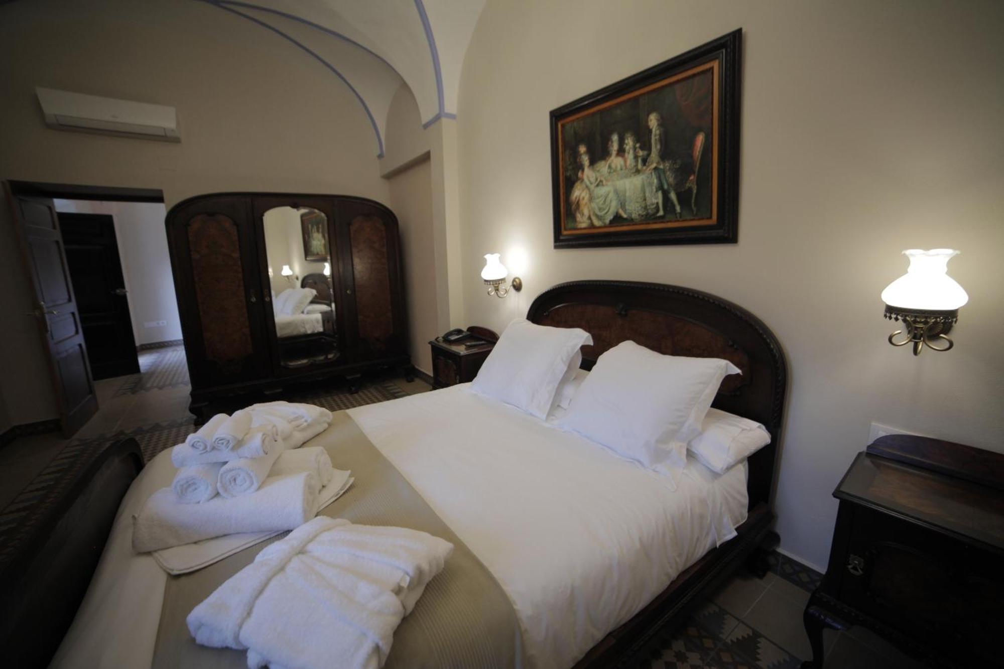 Hotel La Giralda Burguillos Del Cerro Dış mekan fotoğraf