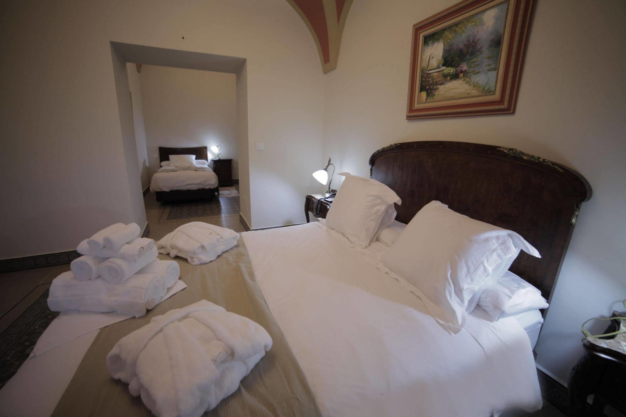 Hotel La Giralda Burguillos Del Cerro Dış mekan fotoğraf