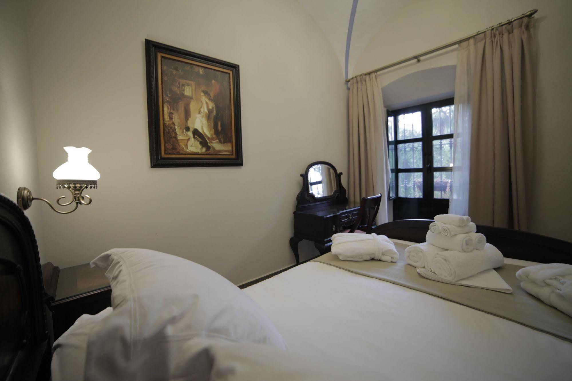 Hotel La Giralda Burguillos Del Cerro Dış mekan fotoğraf
