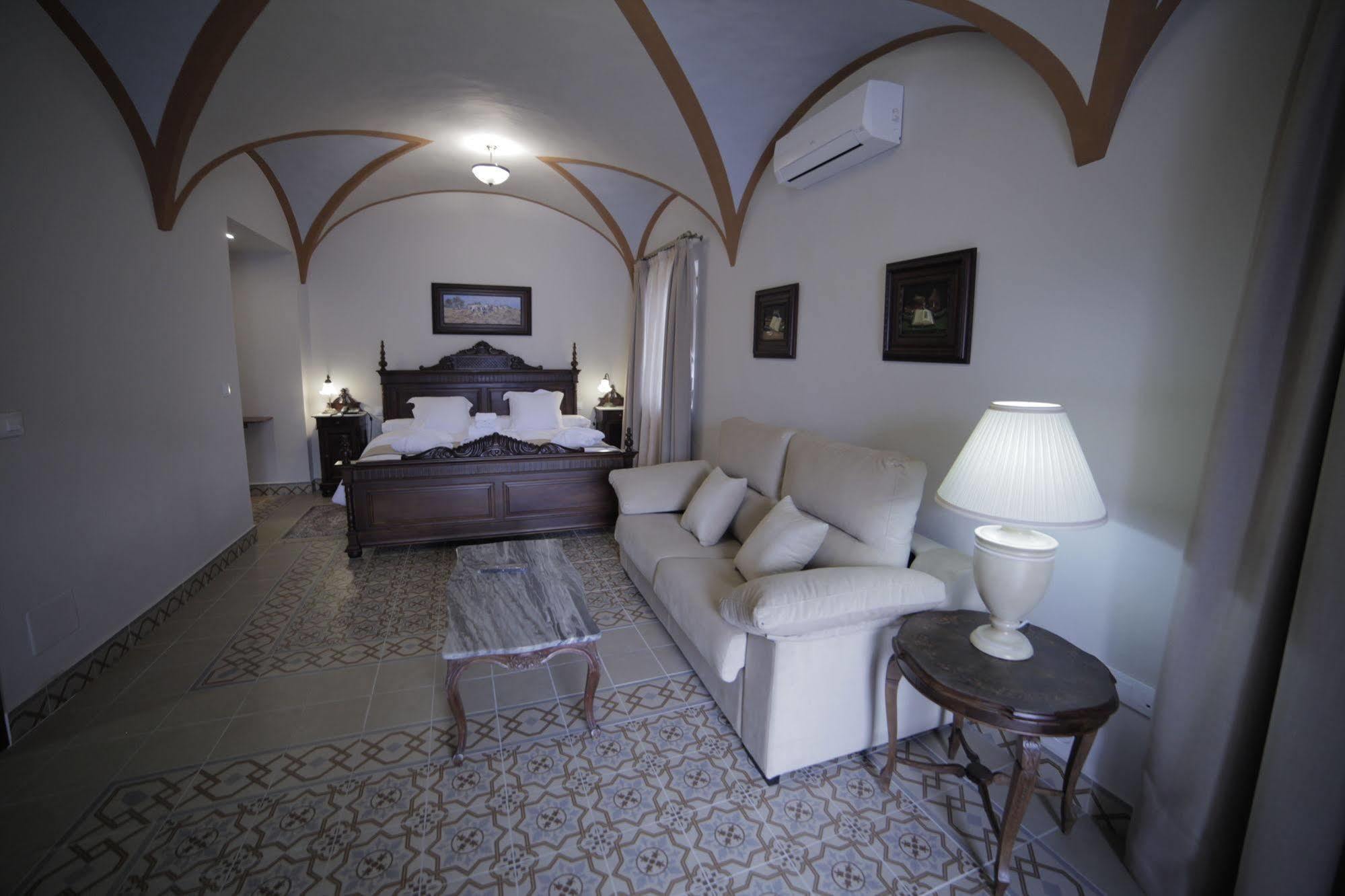 Hotel La Giralda Burguillos Del Cerro Dış mekan fotoğraf