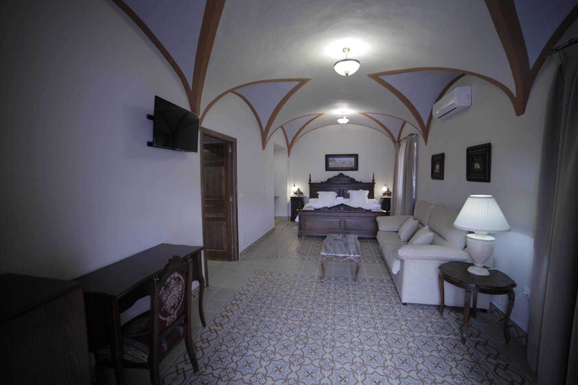 Hotel La Giralda Burguillos Del Cerro Dış mekan fotoğraf