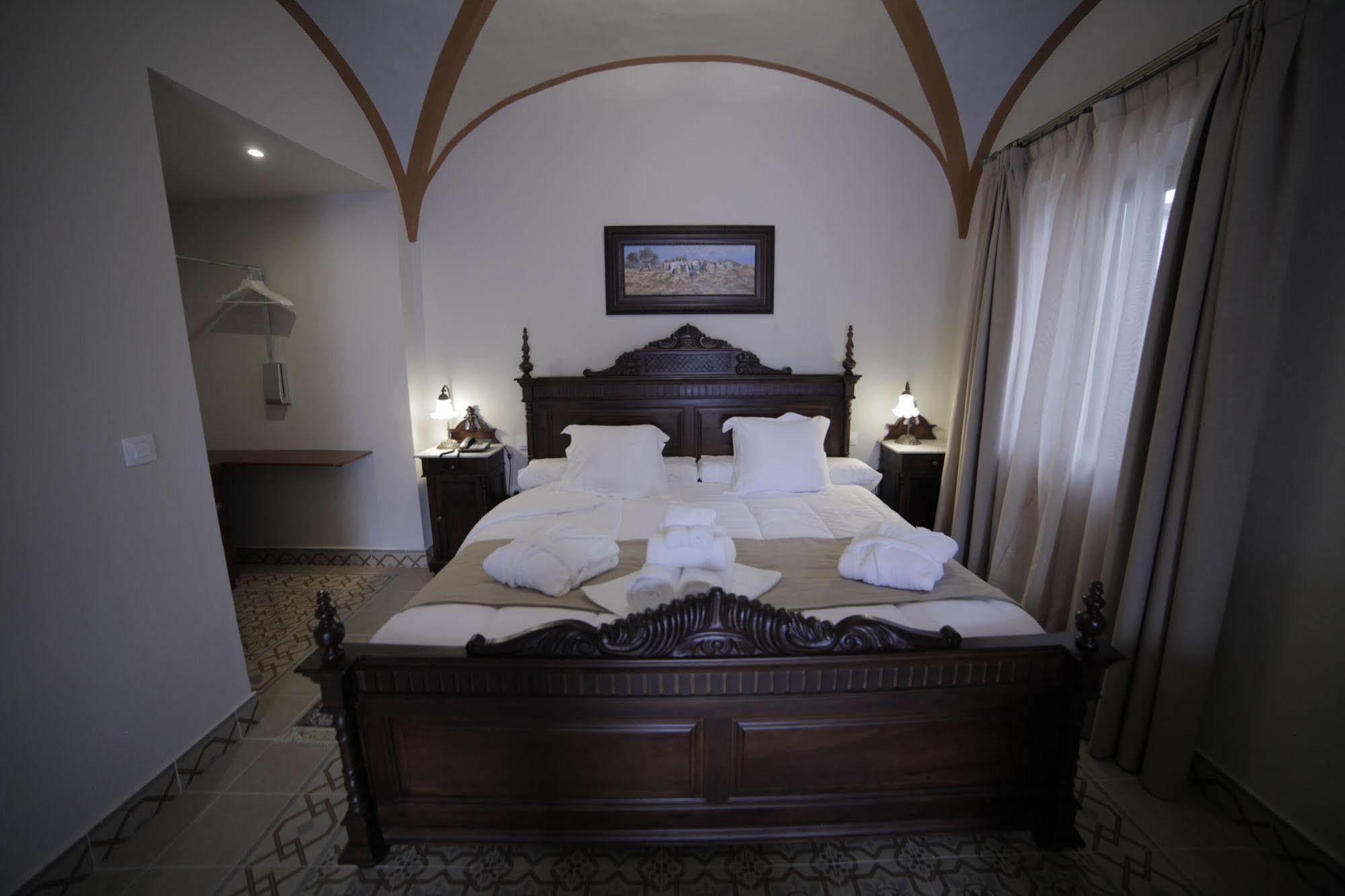 Hotel La Giralda Burguillos Del Cerro Dış mekan fotoğraf